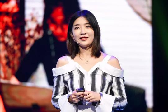 时尚博主创业的背后：每天睡不足五个小时，十二时辰奔波
