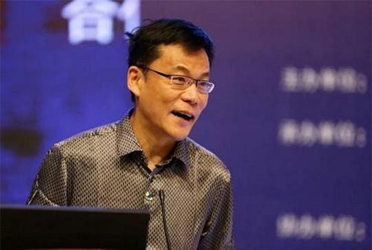 傍上女强人成创业教父，电商甚至超越马云，今被妻子逼宫让出公司