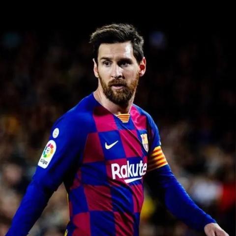 现役足球运动员传球的长尾关键词有什么