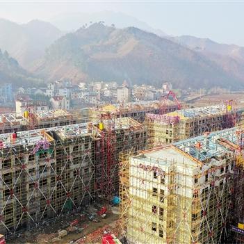 杭州市和临安市哪个大
