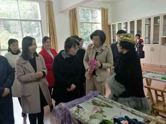 全国妇联调研组调研大悟汉绣扶贫