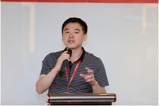 拿3万给儿子创业，儿子还了她9百亿，关键儿子自己还有4百亿