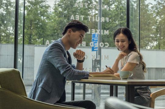 丈夫去加班把手机忘家里，我解锁后却发现他瞒我10年秘密