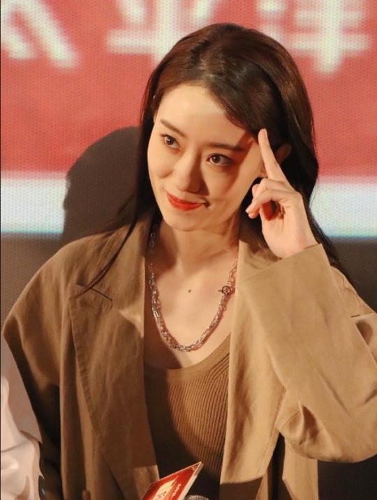 张小斐全国粉丝后援会解散，网友评价底气十足：她无需那一套