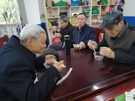 雨花阳河社区：守护“银龄”老来乐，社工暖心服务送上门