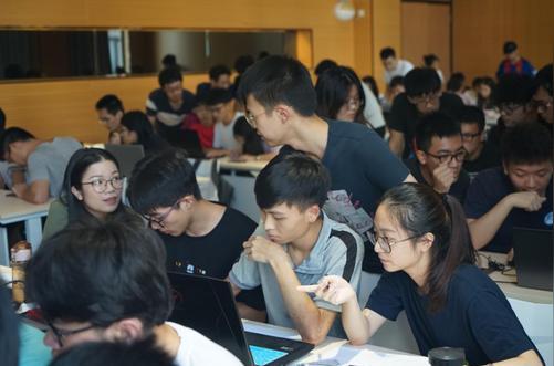 专科专业“幸福指数”排行，高级技工居榜首，垫底行业女生爱报考