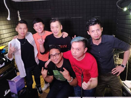 香港单亲爸爸深情回忆爱妻：夫妻共同创业，齐齐撑起香港正能量