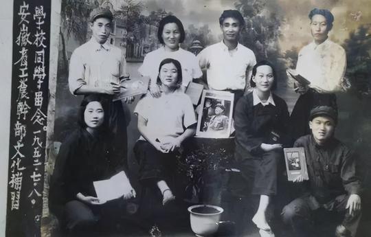百战老兵与妻离散10年，观影发现片中劳模是妻子，再相聚白发生