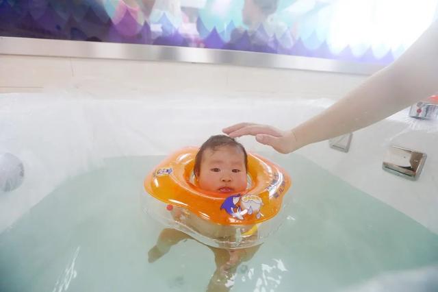 牢记婴儿游泳4大注意事项