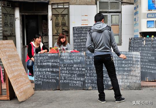打工挣钱越来越难，用工市场陷入“内卷”，企业招工难谁之过？