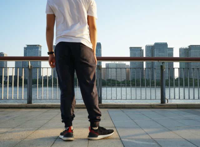 男孩子冬天穿什么保暖又帅气 男孩子冬天穿什么保暖又帅气