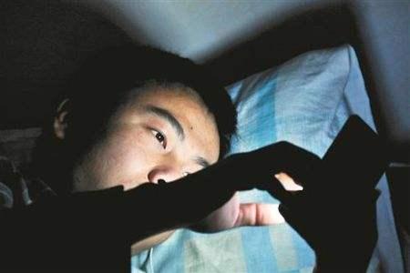 中学禁止学生网购，发现就没收，家长质疑，学校：自己动脑子想想
