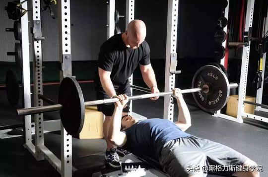 你知道吗！每年都有人因为这个动作，在健身房发生意外