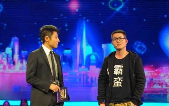 北大硕士毕业后创业卖米粉，被董明珠批白读书，如今他混得怎样？