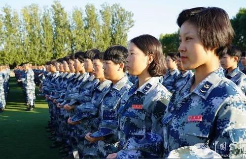 梦见给别人剪头发