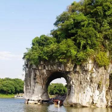 桂林市的标志山是什么