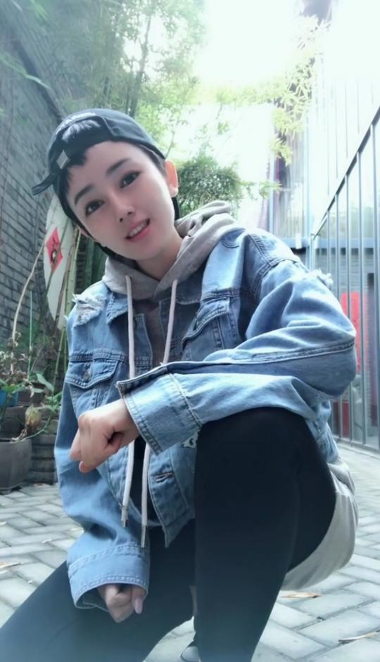 岁月的无情，生活的磨难，一点一点的改变着我们
