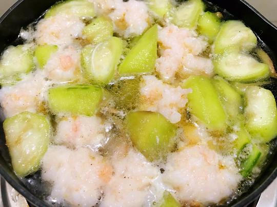 三伏天多喝丝瓜虾滑汤，清热降噪，清凉解暑，老少皆宜