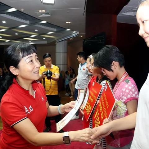 大师对决足球怎么打
