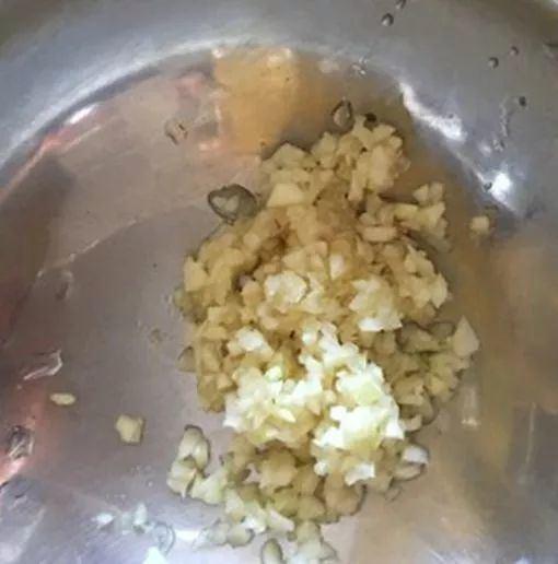 美食街上吃什么好吃（上海有哪些地道的美食）