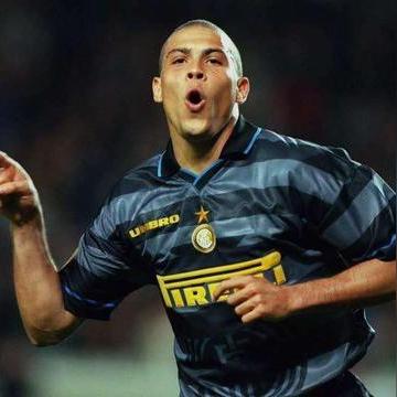 足球比赛花式钟摆图案的长尾关键词有哪些