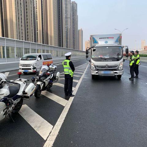 现在武汉市内各区之间能通行吗？需要什么条件？