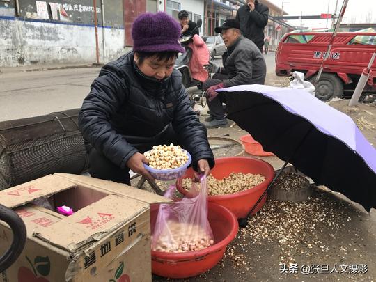 山西农村6旬老汉活的潇洒幸福自在谈起赚钱的事说的句句精辟