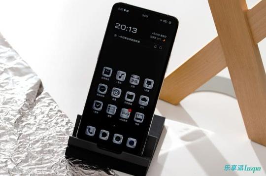 聊一台线上冷门5g手机vivox30proaw联名版