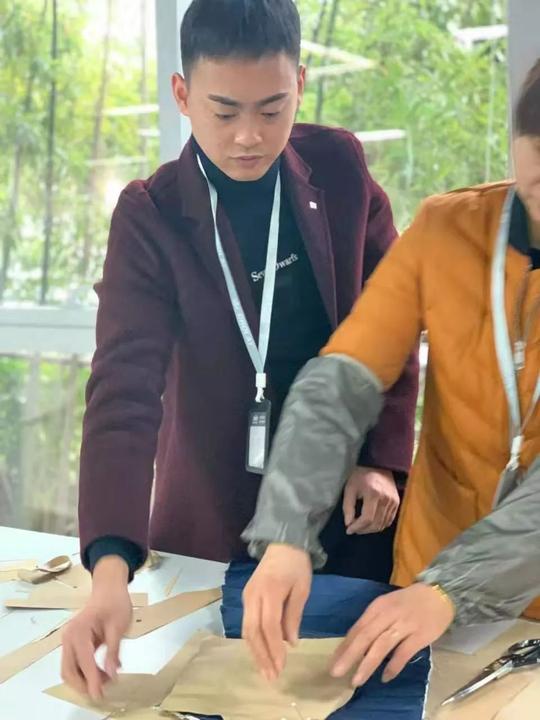 继老干妈后，一件国产羽绒服被美国人民盯上！加拿大鹅：想不通