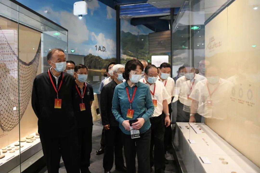 2025澳门挂牌正版挂牌完整,全面释义与警惕虚假宣传-全面释义、解释与落实！