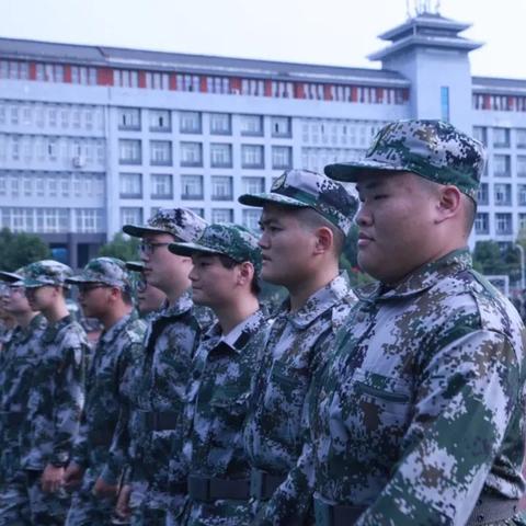 武汉文理学院操场多少米？