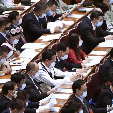 商务部新闻发言人就美方豁免部分产品的“对等关税”答记者问