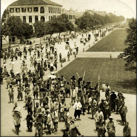 汉口火车站离四中汉口市中心远吗？