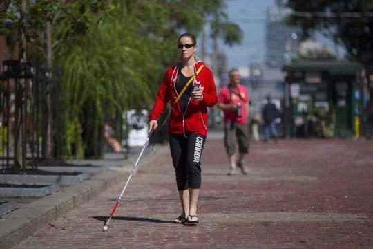 面对“残疾人群”，教孩子一视同仁，比视而不见和怜悯更善良