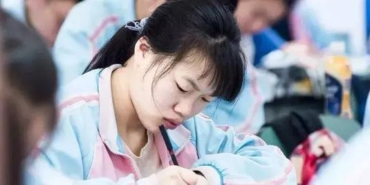 高考报志愿成了一门生意，自媒体的“指导”靠谱吗？