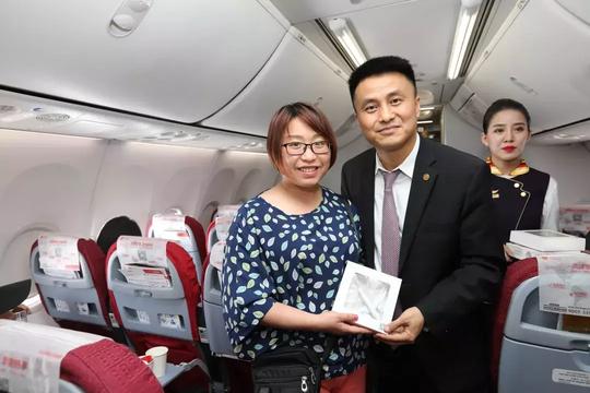 长安航空开展“海航创业26周年重温首航仪式”客舱活动