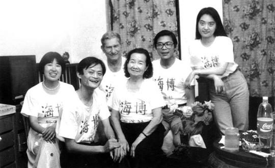 摆地摊丢人吗？——全民地摊时代摆地摊或是捞金新出路？