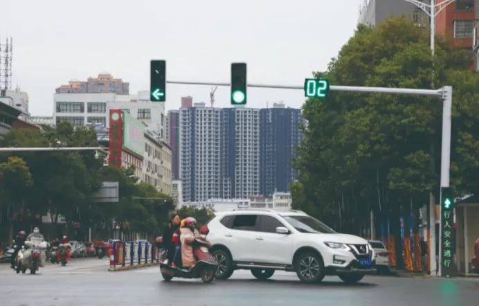 红绿灯倒计时的建议郑州路口的红绿灯要换成九宫格