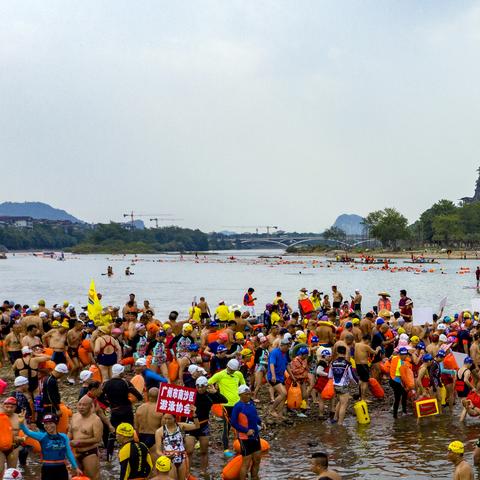 广西桂林市怎么去香港