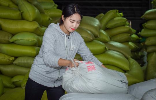 农村大学生毕业后的现状，北上广没有立足之地，却又没脸回老家