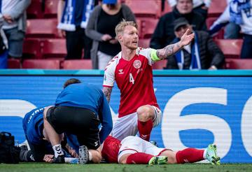 足球运动员昏迷丹麦的长尾关键词有什么