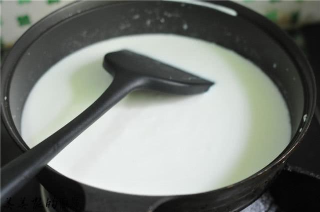 自己用奶油粉做奶油怎么做(牛奶和奶粉能做奶油吗)