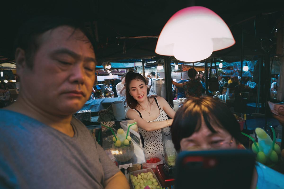 泰国买什么美食（泰国旅游有什么好吃的零食推荐）