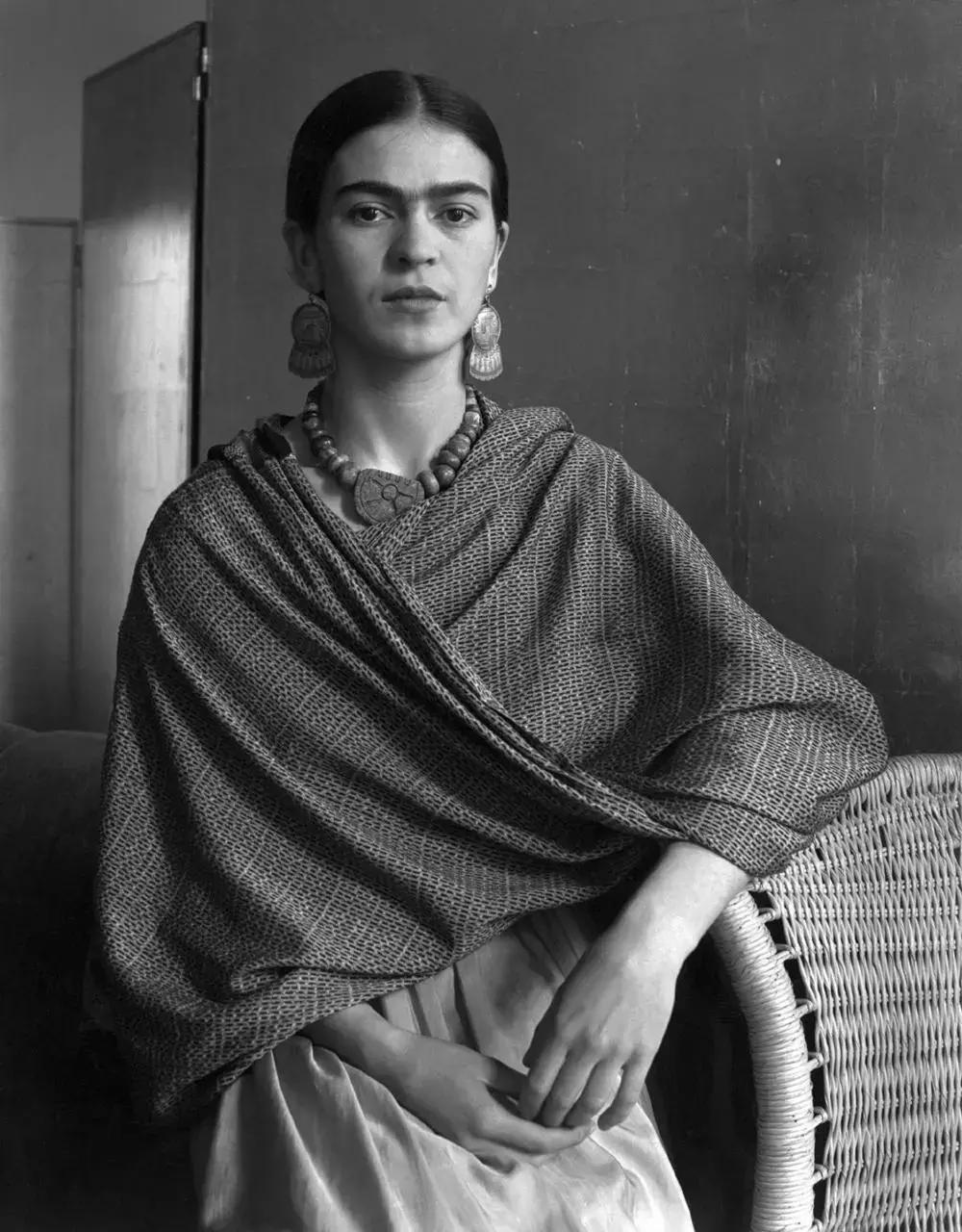  Exploring the Artistic World of Frida Kahlo with Cat: A Journey Through Her Life and Inspirations