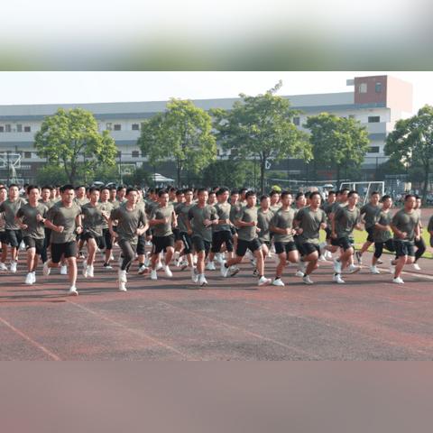 桂林国龙高中是公立学校吗？