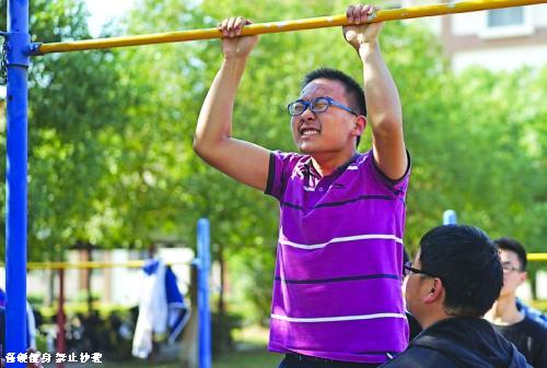 引体向上肌肉拉伤怎么快速恢复训练中需要注意什么问题