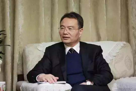 为治病和还债创业，把小作坊做成大集团，他说困难永远会被征服