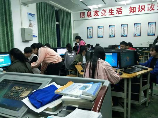 中职学校名声差，校长地位卑微？错，教育局局长对他都得恭敬三分