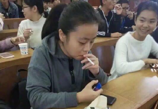 烟草专业的同学的日常，人手一支烟，赛过活神仙？