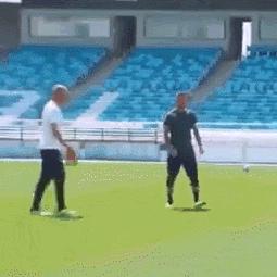 足球射门怎么变准